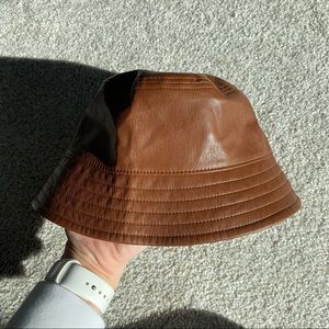 Aritzia bucket hat